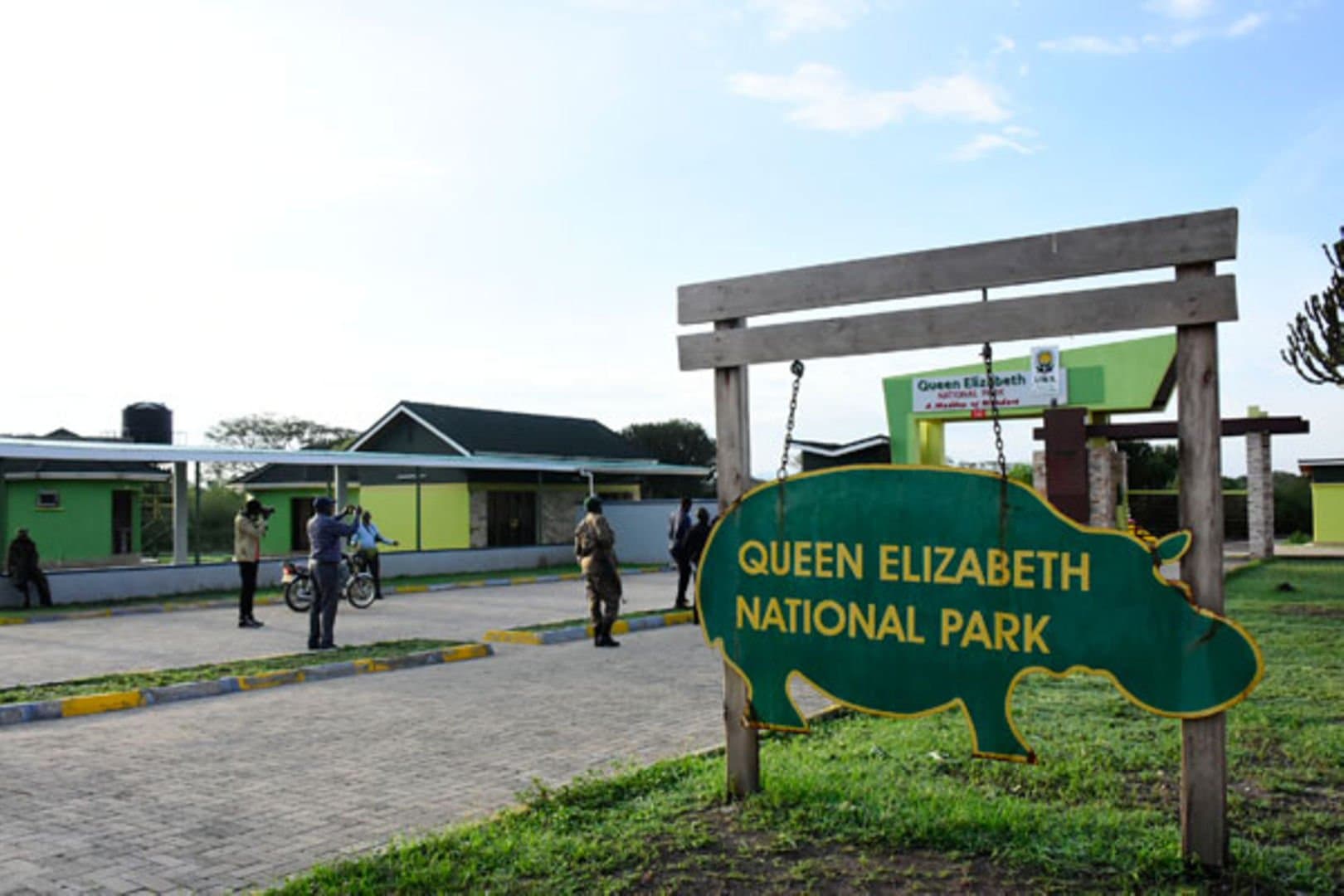 The entrance to the queen elizabeth.